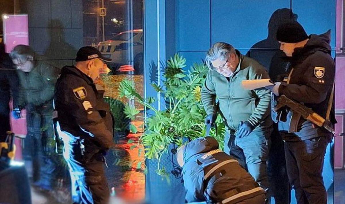 Стрілянина у готелі "Sky Loft": затриманому повідомлено про підозру в умисному вбивстві / фото Національна поліція Києва Стрілянина у готелі "Sky Loft": затриманому повідомлено про підозру в умисному вбивстві / фото Національна поліція Києва