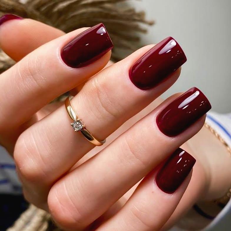 Which manicure has an expensive look: 5 options that business women choose