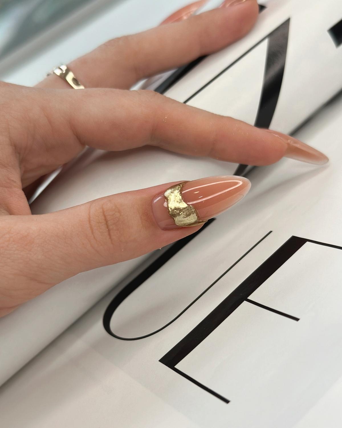 Which manicure has an expensive look: 5 options that business women choose