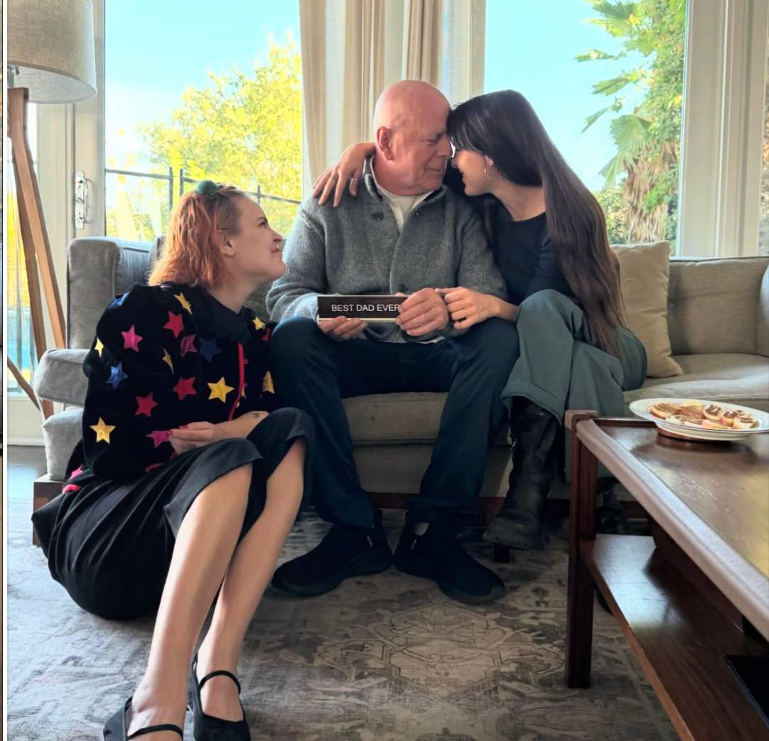 Bruce Willis with his daughters / Instagram photo of Scout Willis