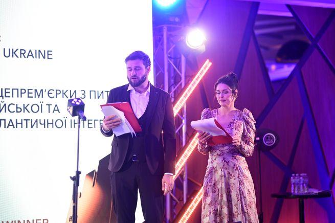 Церемонию провела знаменитая украинская телеведущая Людмила Барбир / фото 1+1 Украина Церемонию провела знаменитая украинская телеведущая Людмила Барбир / фото 1+1 Украина