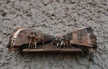 На Центральном железнодорожном вокзале Киева установили минискульптуру "Возвращение домой"