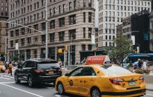 Вне светофоров и переходов: в Нью-Йорке пешеходам разрешили переходить дорогу где угодно