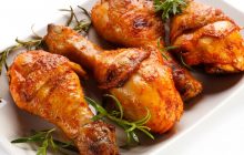 Пікантна курка у смачному соусі: Мері Беррі поділилась простим рецептом для холодного вечора