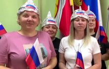 Будні диктатури: у РФ вчителі вдягнули капелюхи з фольги через "загрозу НАТО" (відео)