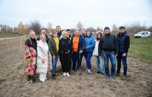 Гай дитячих снів" з’явився у Бучанському районі: було висаджено 100 дерев у пам’ять про дітей-жертв війни