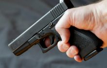 На Закарпатье мужчина стрелял возле здания ТЦК: чего он добивался (видео)