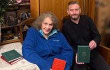 Ліна Костенко у блакитній блузі та з макіяжем: Жадан показав рідкісне фото поетеси