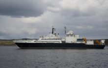 Российское шпионское судно поймали на сборе данных под самым носом у британцев