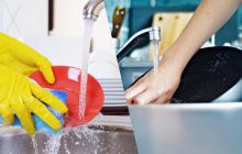 Сколько моющего средства употреблять: эксперт объяснил, почему мы моем посуду неправильно