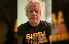Борис Джонсон поддержал Украину в футболке "Битва за свет"