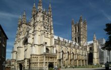 Прекрасна архітектура та атмосфера: названо місто, де знаходиться найстаріший собор Англії
