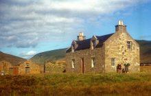 На самом отдаленном обитаемом острове Великобритании проживает всего 30 человек: : чем еще он особенный