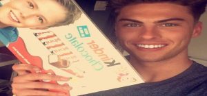 Сияющая улыбка и дальше с ним: как изменился мальчик из обертки Kinder (видео)