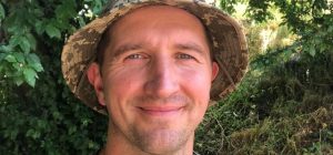 "Пока вы гуляете, кто-то умирает": известный актер-воин высказался о развлечениях во время войны