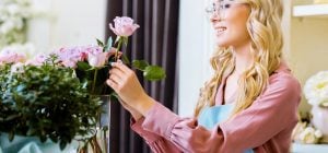 Троянди з букета можуть дати коріння: як виростити новий кущ у домашніх умовах