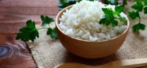 Іспанські кухарі не варять рис у воді: ось що використовують замість неї