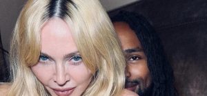 После слухов о расставании: Мадонна показалась с бойфрендом на 38 лет моложе (фото)