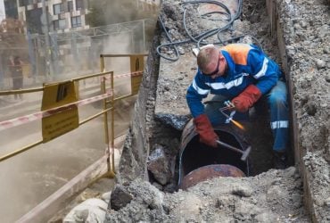 В Киеве произошел очередной масштабный прорыв трубы с горячей водой (видео)
