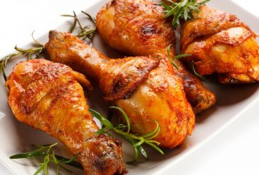 Пікантна курка у смачному соусі: Мері Беррі поділилась простим рецептом для холодного вечора