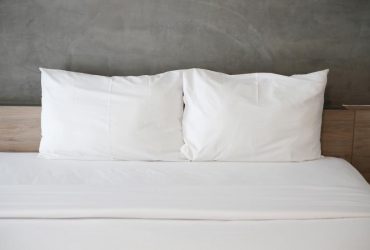 Белоснежные, как облака: как сохранять белые простыни идеальными