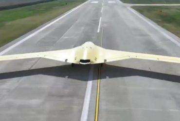 Китай створив гігантського дрона, схожого на американський бомбардувальник B-21 Raider