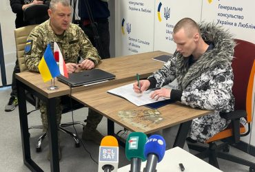 Вирушили на полігон: перші добровольці-чоловіки, які живуть за кордоном, підписали контракти із ЗСУ