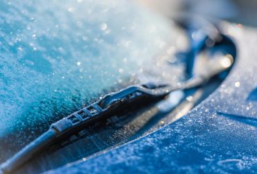 Лучший способ разморозить стекла в машине, по мнению бывшего инженера NASA