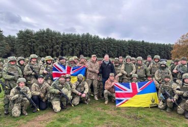 Война почти не оставляет шансов на выживание: Залужный обратился к украинским воинам в Британии