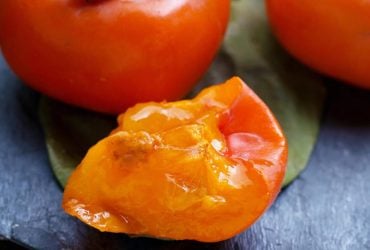 Как нужно есть хурму: с кожурой или без