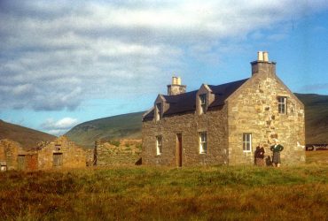 На найвіддаленішому населеному острові Великої Британії проживає лише 30 осіб: чим ще він особливий