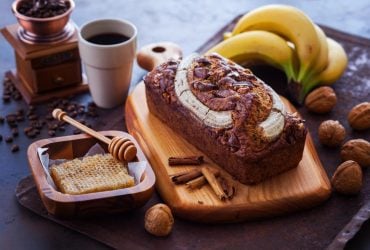 Простой банановый хлеб с шоколадом: Мэри Берри поделилась рецептом, который захочется повторить