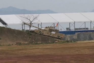 Китайский танк VT-4 опозорился во время демонстрации на международном авиашоу (видео)