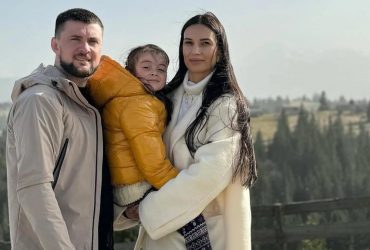 Рэпер-воин Ярмак впервые за долгое время показался с женой и поздравил ее с праздником