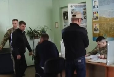Відповідальні за військовий облік на підприємствах матимуть надбавку: скільки доплатять