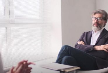 Що не слід робити на співбесіді: експертка з працевлаштування назвала червоні прапорці