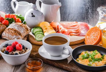 Лучший и худший завтрак: эксперт посоветовал, как выбирать еду для утра