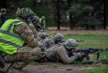 Зробіть їх кращими: Україна довше тримає солдатів на навчаннях в Європі, - BI