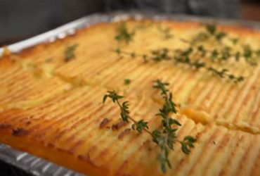 Незвичайний британський пиріг із пюре для зимових вечорів: рецепт став вірусним у мережі