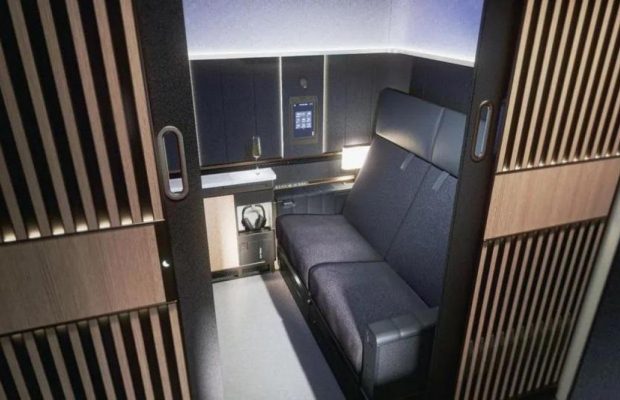 "Кабіна для обіймів": велика авіакомпанія представила цікаву новацію для пасажирів (фото)