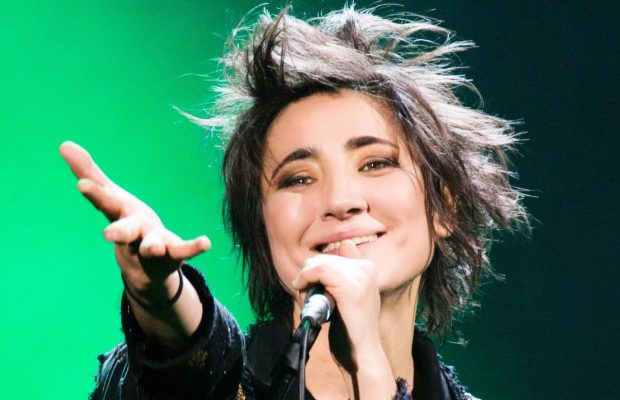 Земфіра підтримала українських фанатів просто під час концерту (відео)