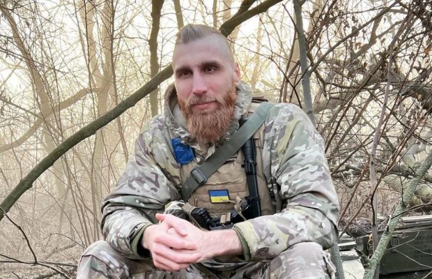 Поет-воїн Вишебаба розповів, як поводяться втікачі за кордоном: "Борються з почуттям провини"