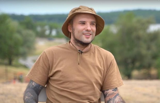 Зал вибухнув оваціями: Віктор Розовий після поранення на фронті повернувся в "Лігу сміху"