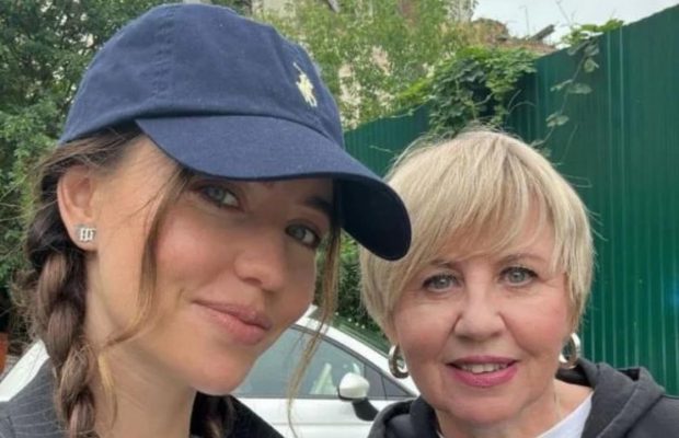 Не змогла стримати сліз: Надя Дорофєєва зворушила першою за довгий час зустріччю з мамою