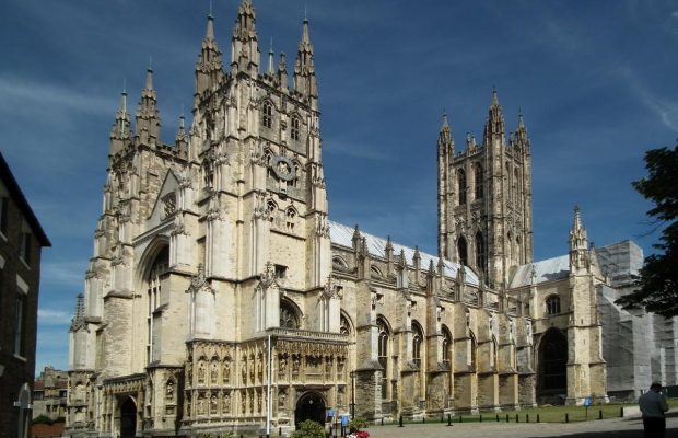 Прекрасна архітектура та атмосфера: названо місто, де знаходиться найстаріший собор Англії