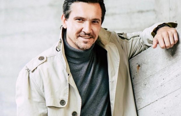 Зірка серіалу "Жіночий лікар. Нове життя 2" втретє став батьком (фото)