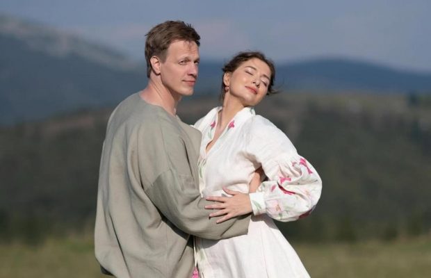 Зірка "Жіночого лікаря" привітала чоловіка з річницею та показала, як вони святкували