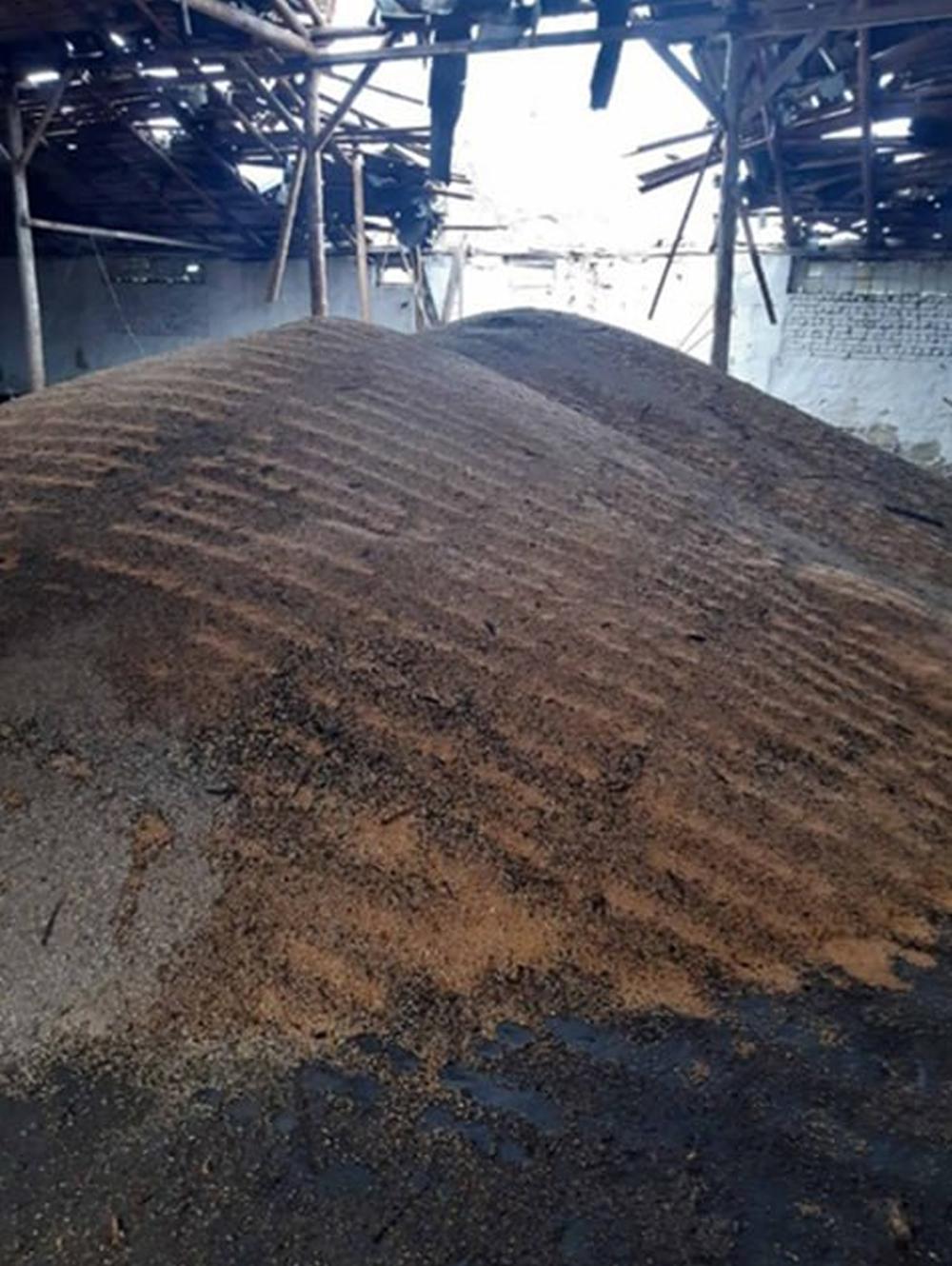 Склади із зерном після обстрілу Золочівського ХПП