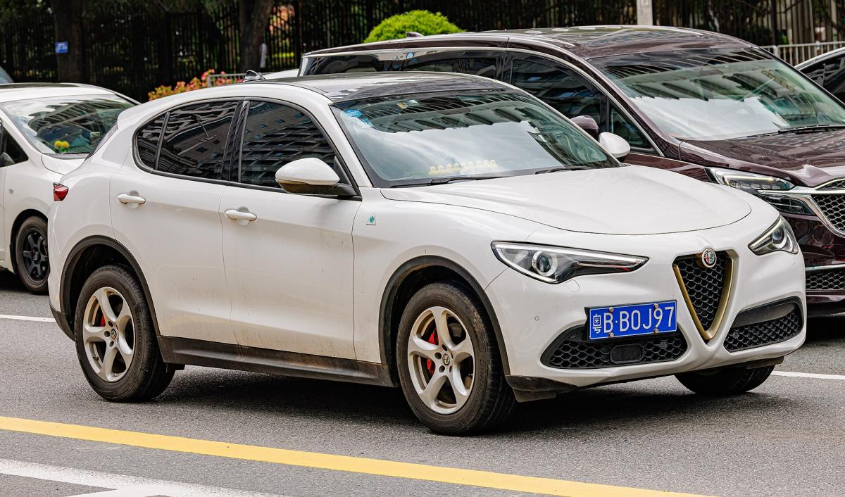 Alfa Romeo Stelvio / фото Википедия Alfa Romeo Stelvio / фото Википедия
