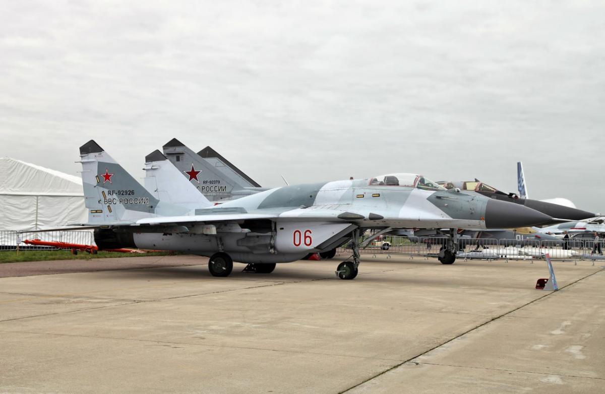 Российская авиагруппа "Стрижи" получила вместо МиГ-35 откровенно архаичные истребители / фото wikipedia.org Российская авиагруппа "Стрижи" получила вместо МиГ-35 откровенно архаичные истребители / фото wikipedia.org